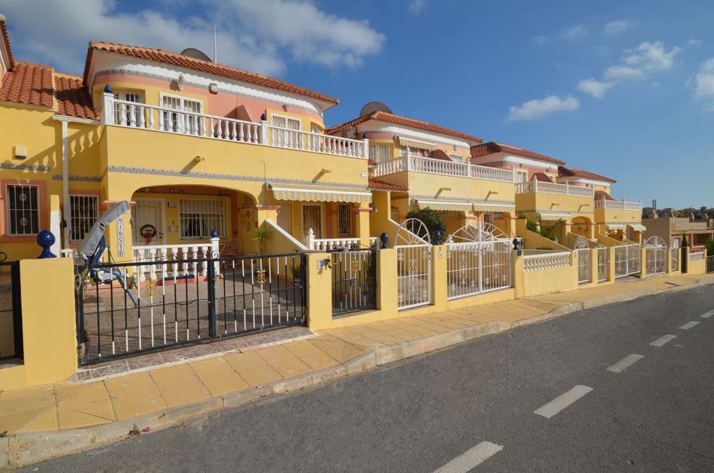 3 Bedroom Town House in Villamartin. Ref:ks0604