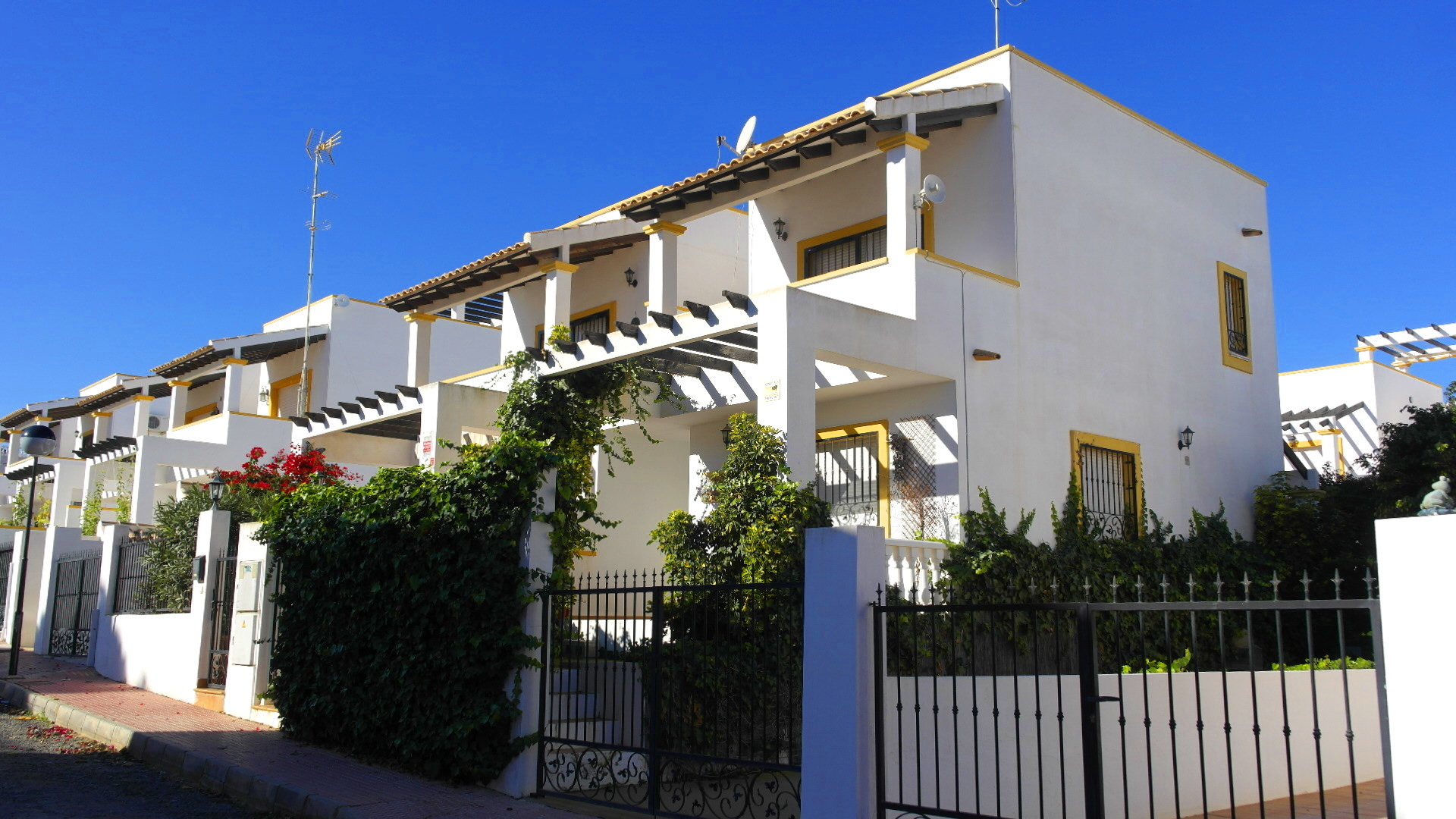 Large Semi-Detached Villa in Villamartin. Ref:ks1105