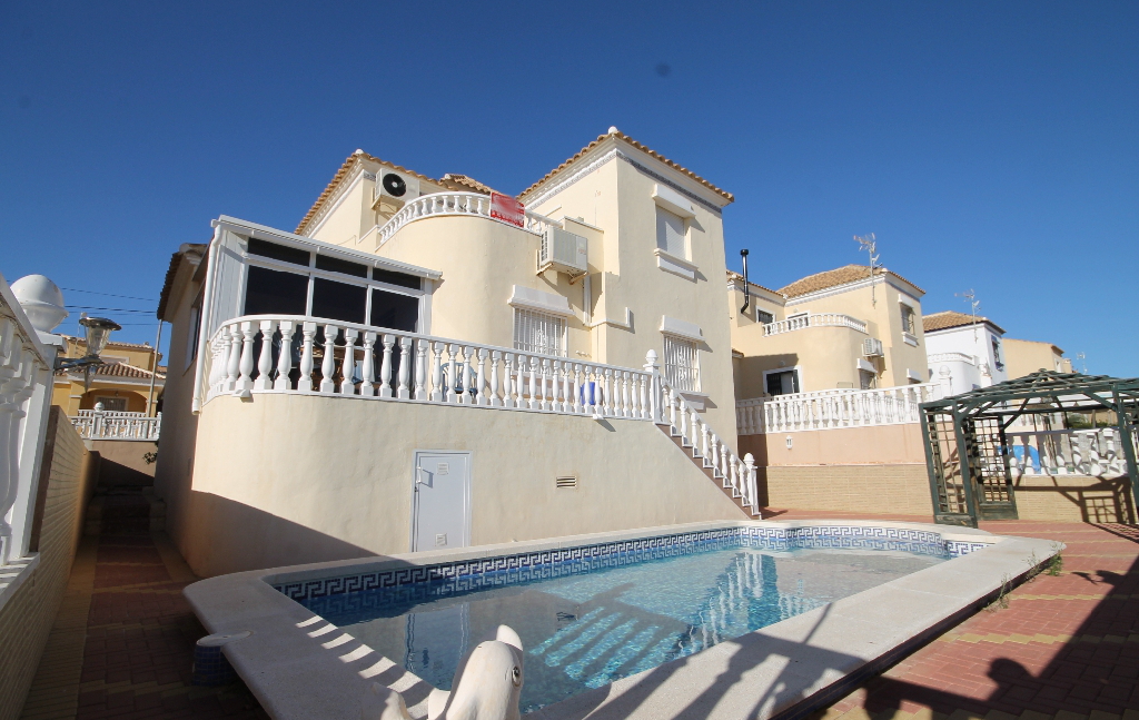 Large South Facing Villa with Private Pool in Villamartin. Ref:ks1316