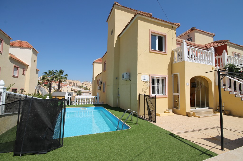 Great Ground Floor Bungalow with Private Pool in Villamartin. Ref:ks1333