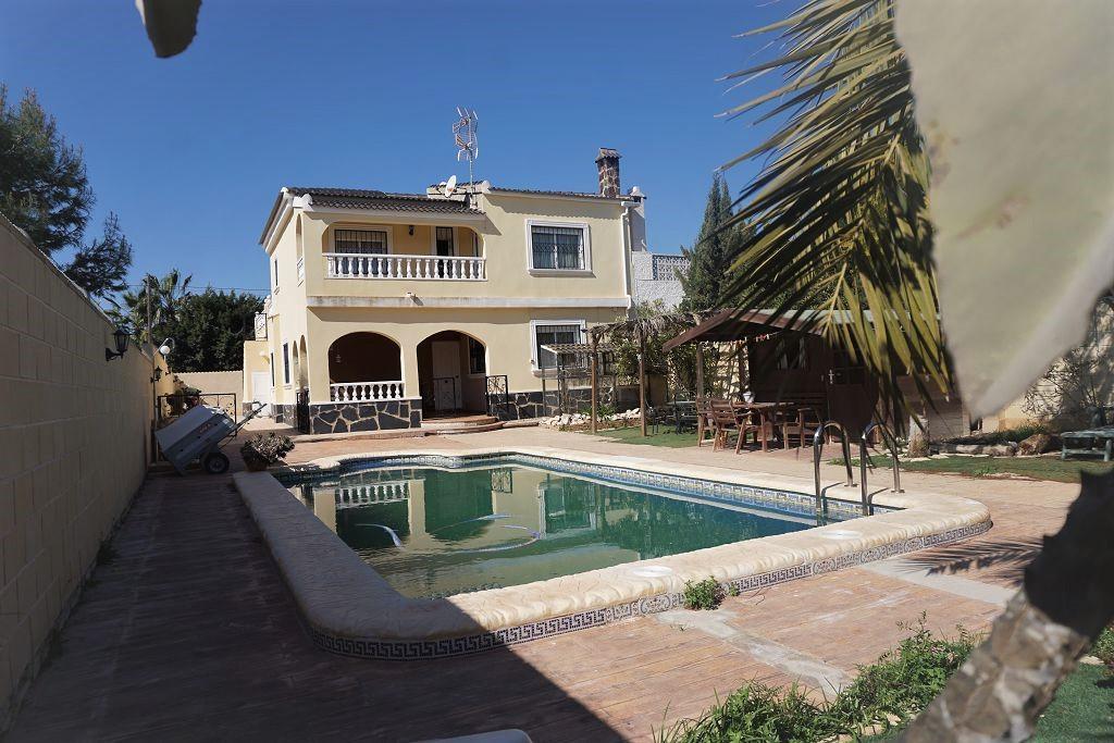 5 Bedrooms Villa with Private Pool in Cabo Roig. Ref:ks1659