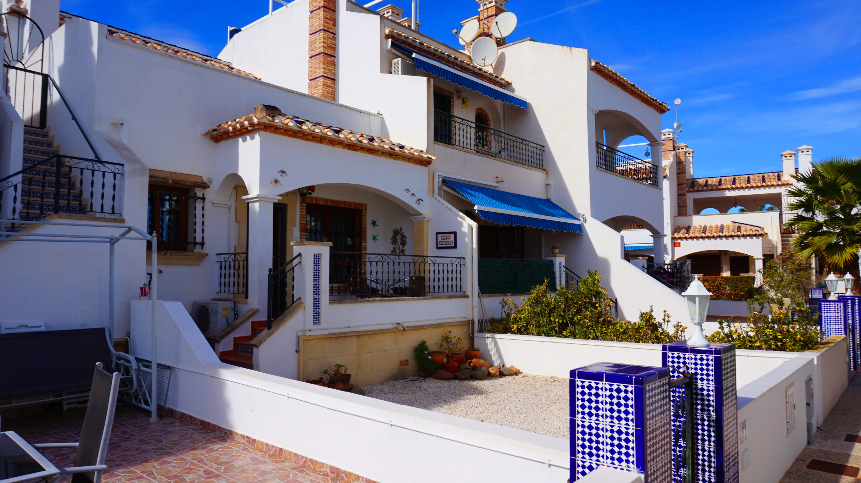 Great Townhouse in Pau 8, Villamartin. Ref: mks1879