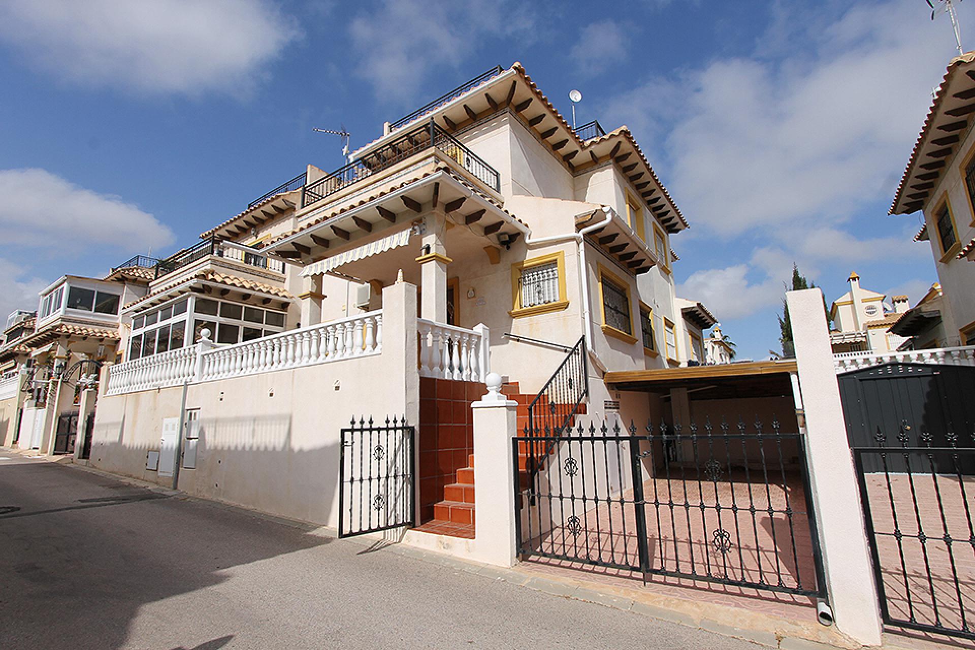 Quad with Large Under Build in La Zenia. Ref:ks1920