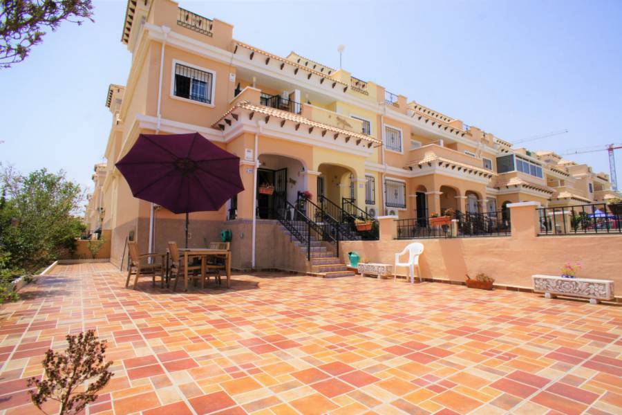 Superb South Facing Corner Townhouse in Villamartin. Ref:ks2067
