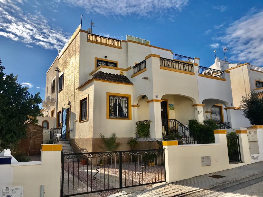 Offer! Spacious Quad House in Los Altos. Ref:ks2268