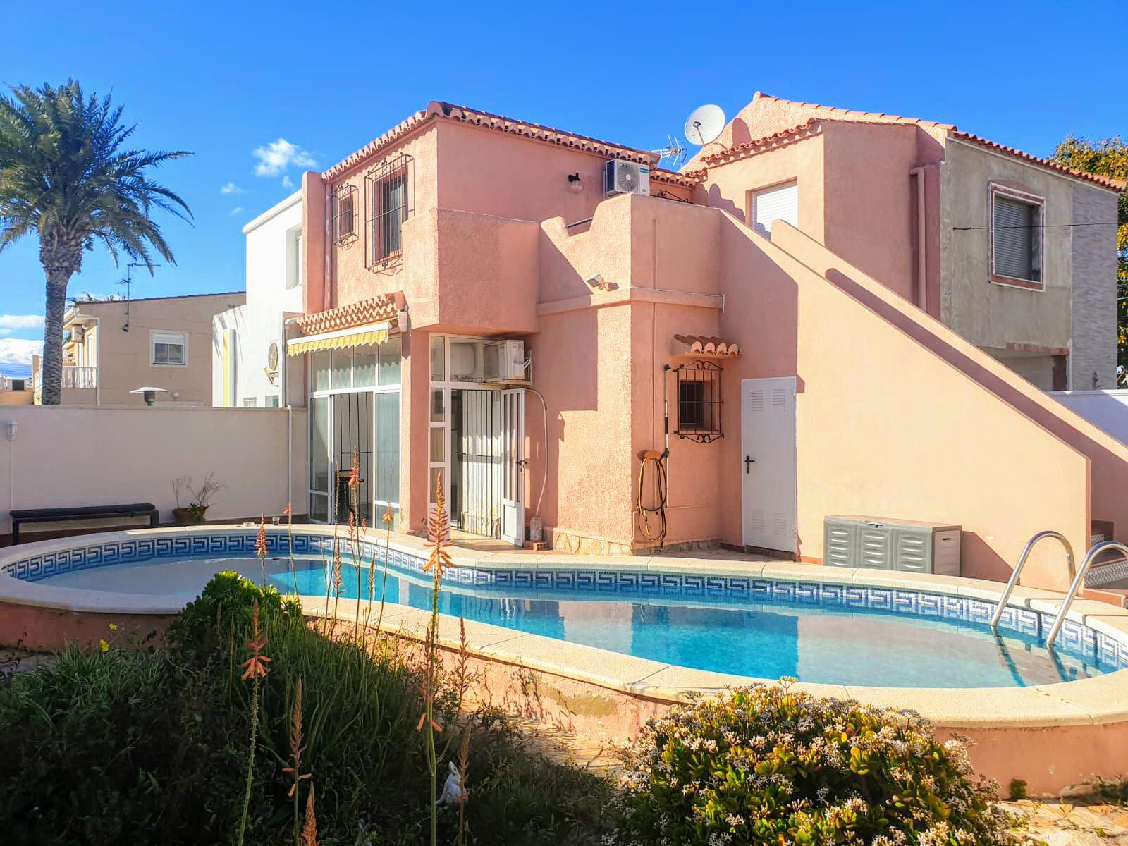 GREAT OFFER! Semi-Detached Villa with Private Pool in Torreta Florida. Ref:ks2352