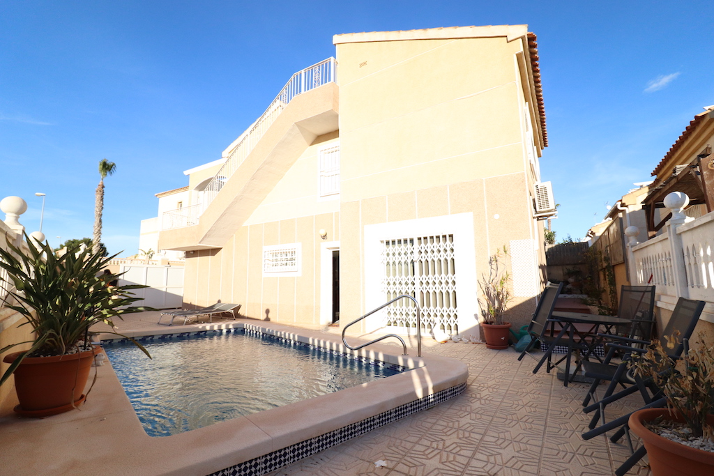 OFFER!!! Detached Villa with Private Pool in Los Altos. Ref:ks2566