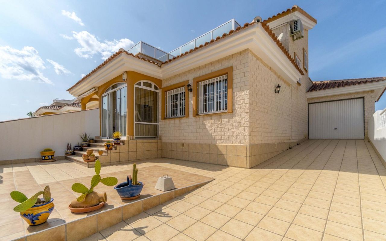 Amazing Semi- Detached Villa with Garage in Los Dolses. Ref:ks2661