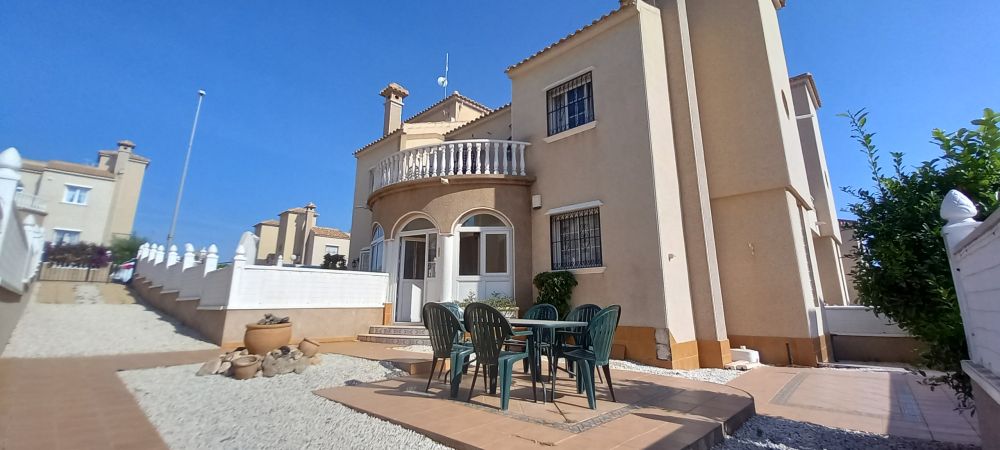 OFFER! Large Semi-Detached in Villamartin. Ref:ks2891