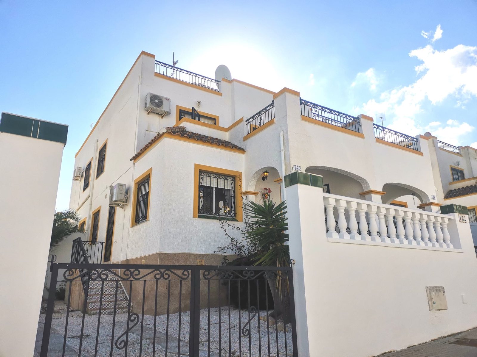 OFFER! Large Quad Villa in Los Altos. Ref:ks3043