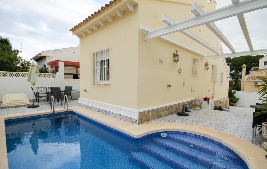 Bargain! Renovated Detached Villa with Pool in Villamartin. Ref:ks3014