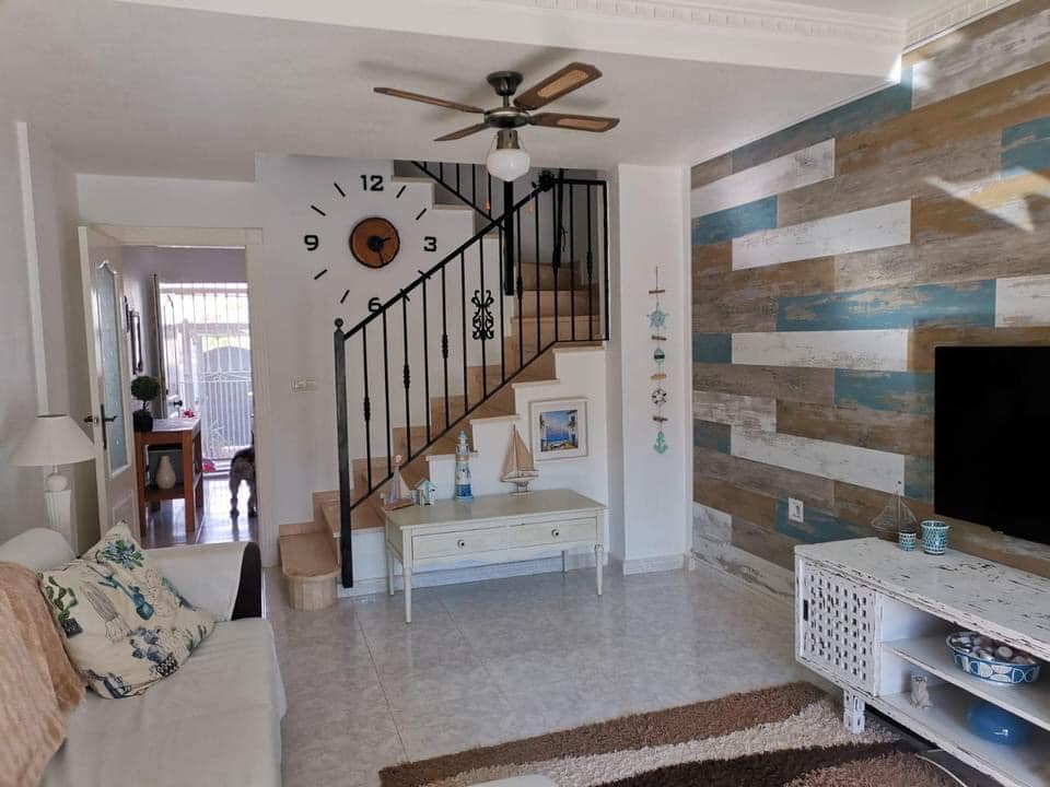 OFFER! 4 bed Townhouse in Villamartin. Ref:ks3115