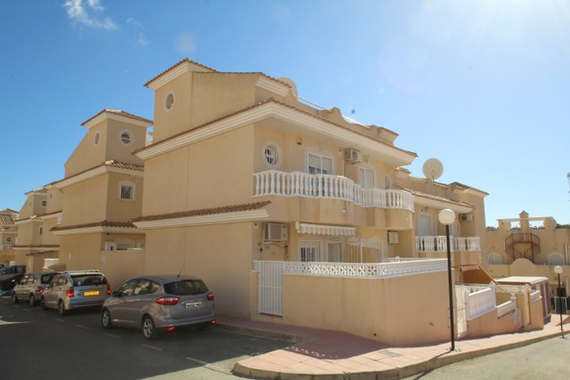 OFFER! Semi-Detached Villa in Villamartin. Ref:ks3195