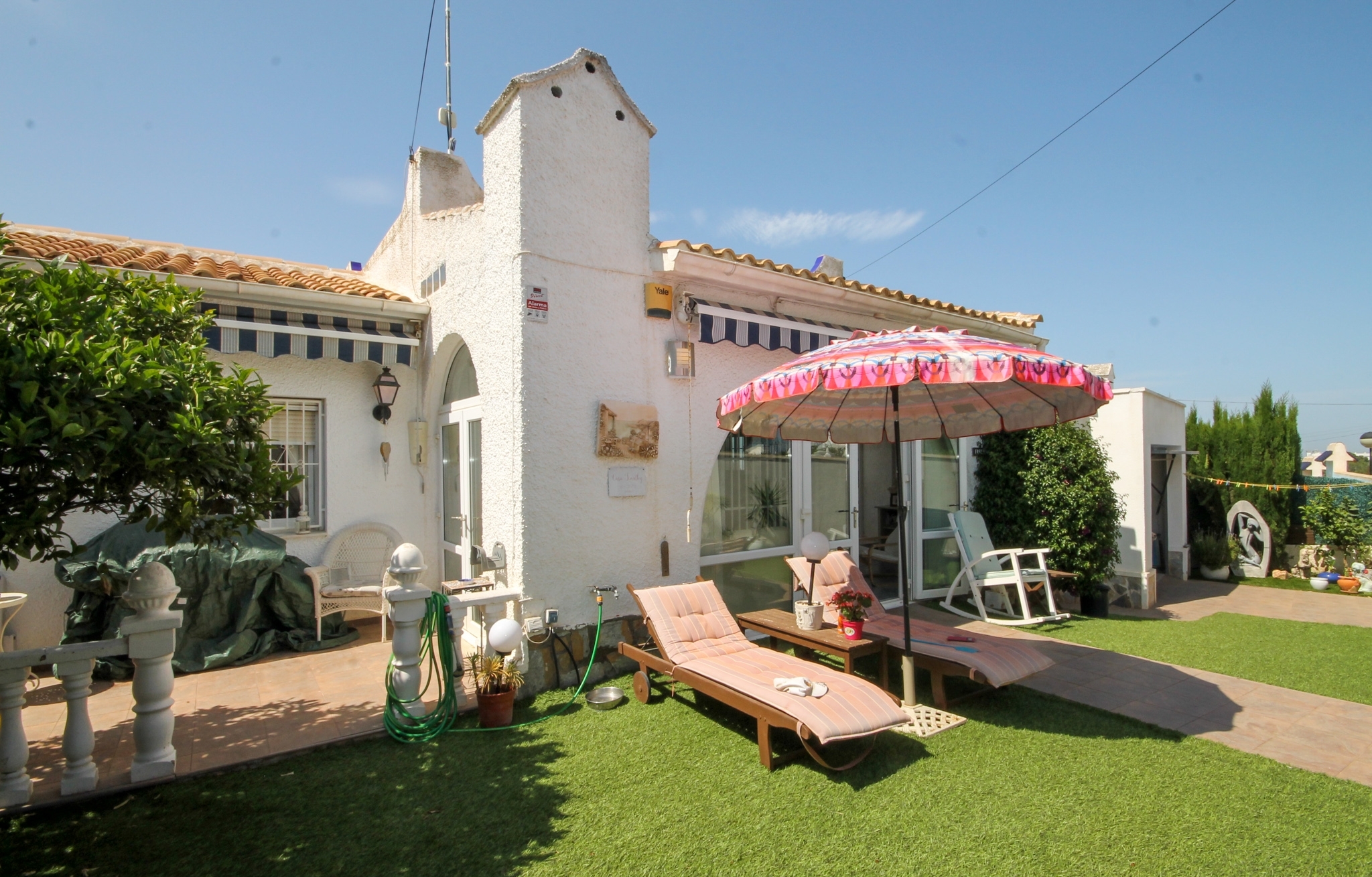 Bargain! Detached Villa with Private Pool & Separated apartment in Villamartin. Ref:ks3287