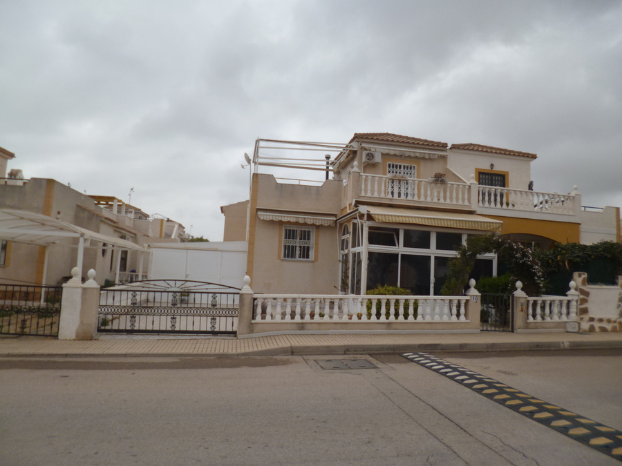 Bargain! Quad House with Parking in Los Altos. Ref:ks3365