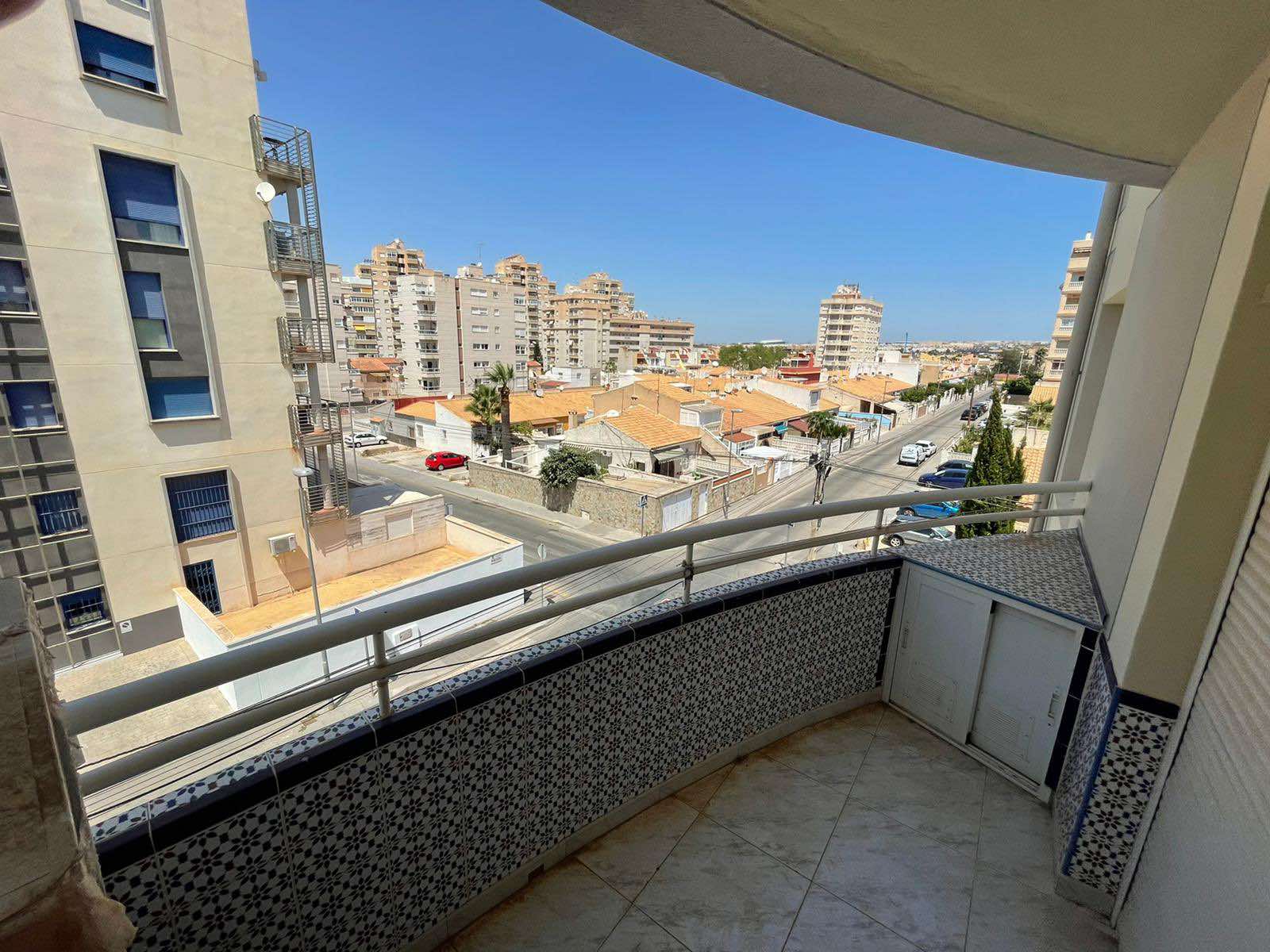 Great Bargain! Apartment with Pool & Terrace in Torrevieja. Ref:mks3398