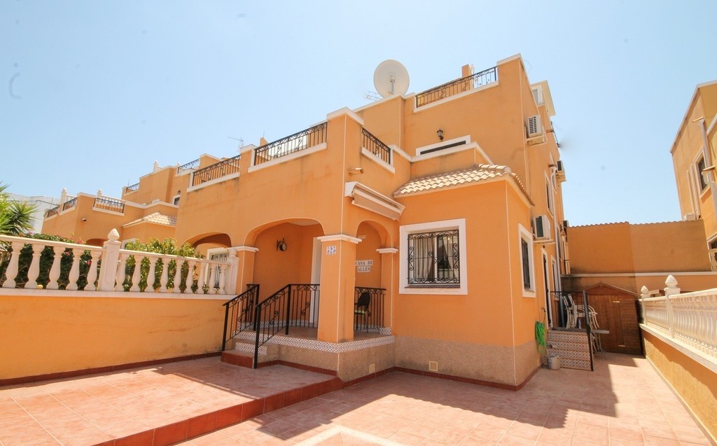 Amazing Condition Quad Villa in Los Altos. Ref:ks3384
