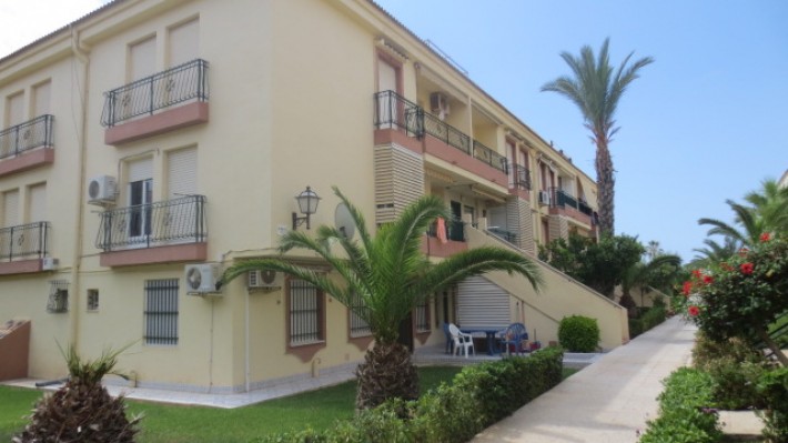 OFFER! 3 bed Top Floor Bungalow less then 100m to Sea in Torrevieja. Ref:ks3439