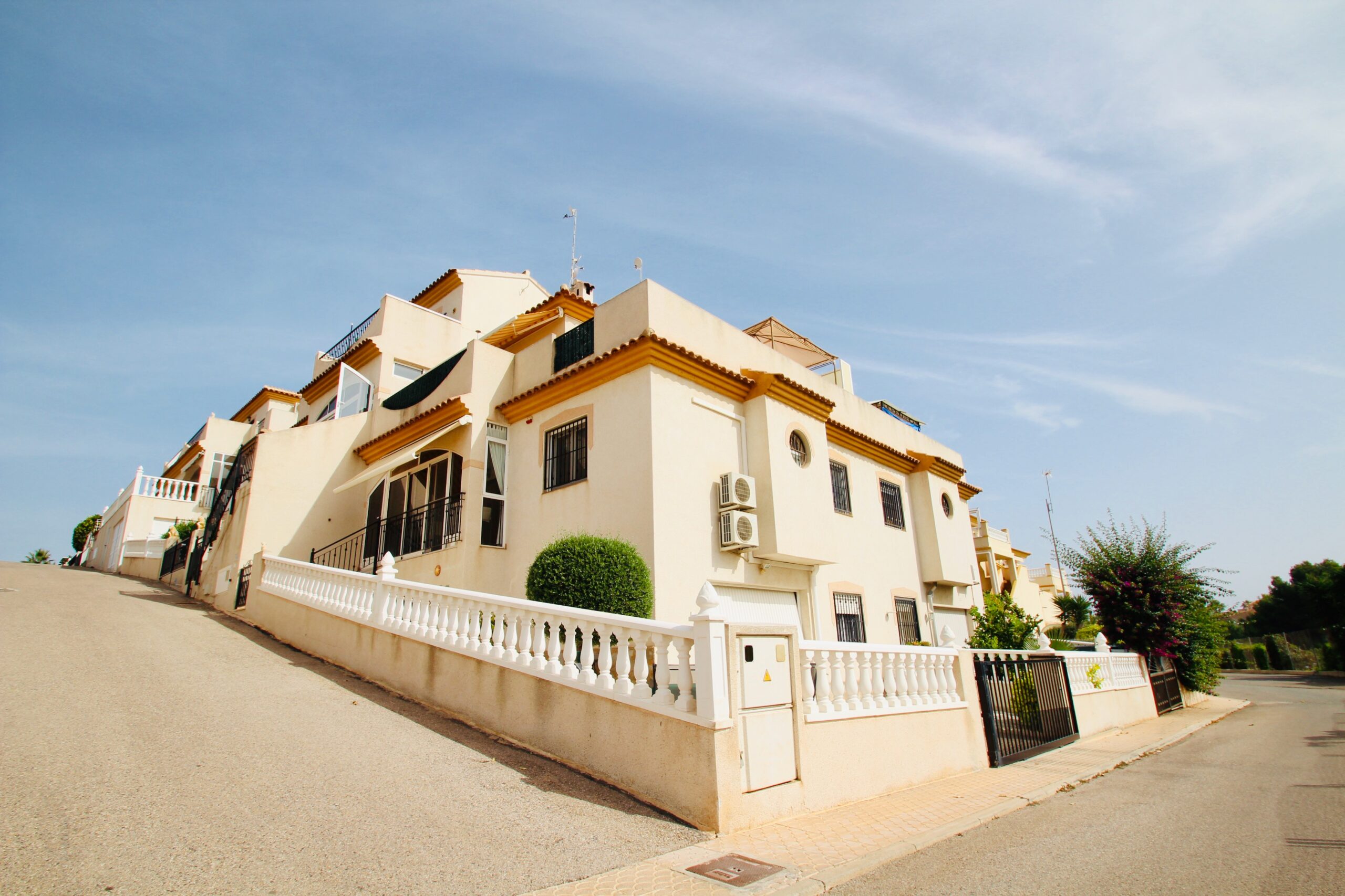 Offer! Spacious Quad Villa with Garage in Playa Flamenca. Ref:ks3489