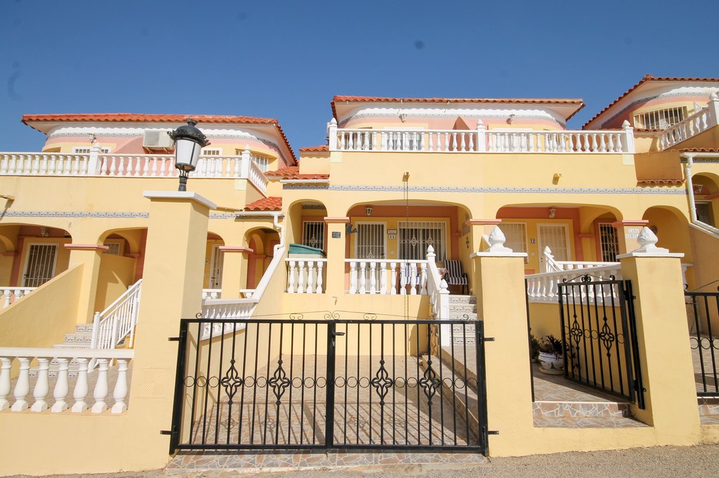 Offer! South Facing Great Condition Townhouse in Villamartin. Ref:ks3495