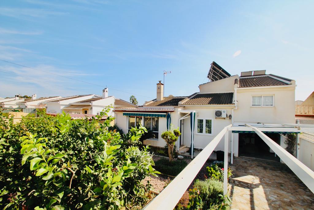 Spacious Semi- Detached Villa with Garage in Torrevieja. Ref:ks3507