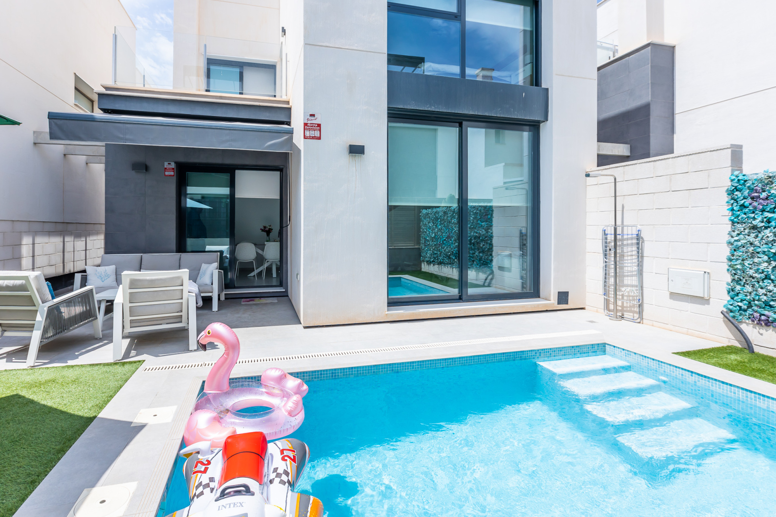 Lux Detached Villa with Private Pool in Villamartin. Ref:ks3547