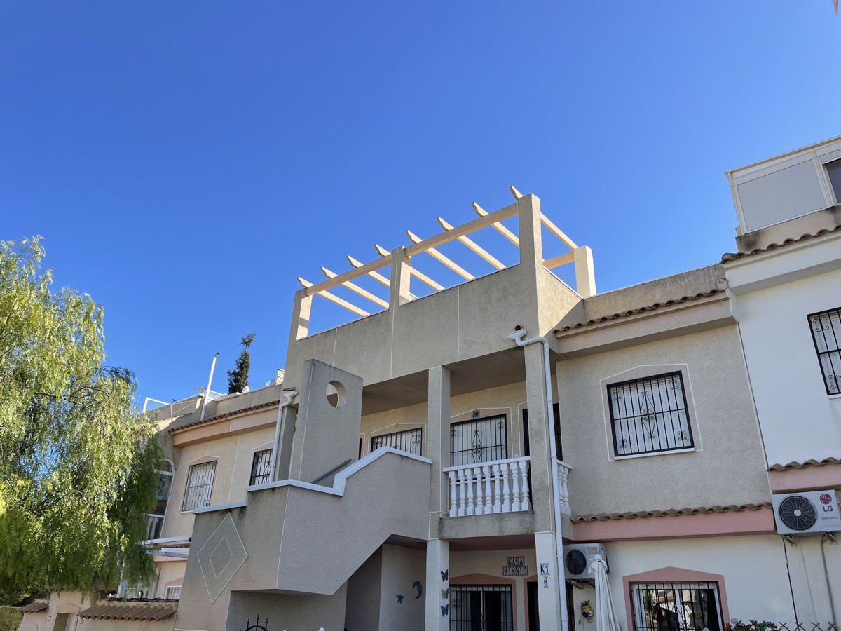 OFFER! Top Floor Bungalow with Views to Emerald Isle Bar in La Florida. Ref:ks3630