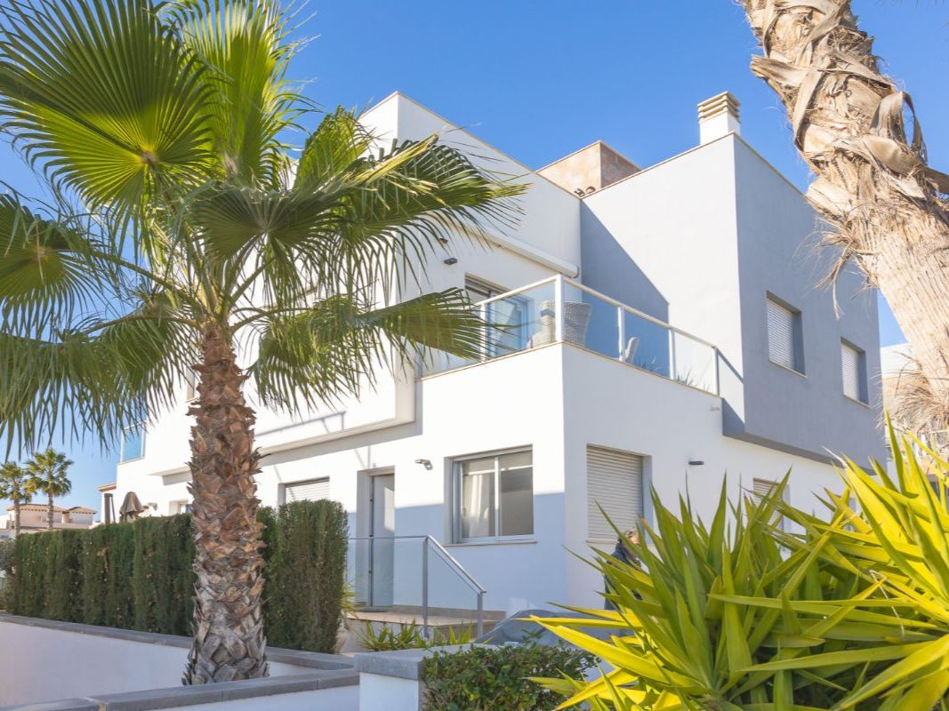 Opportunity! Modern Spacious Quad Villa in Punta Prima. Ref:ks3613