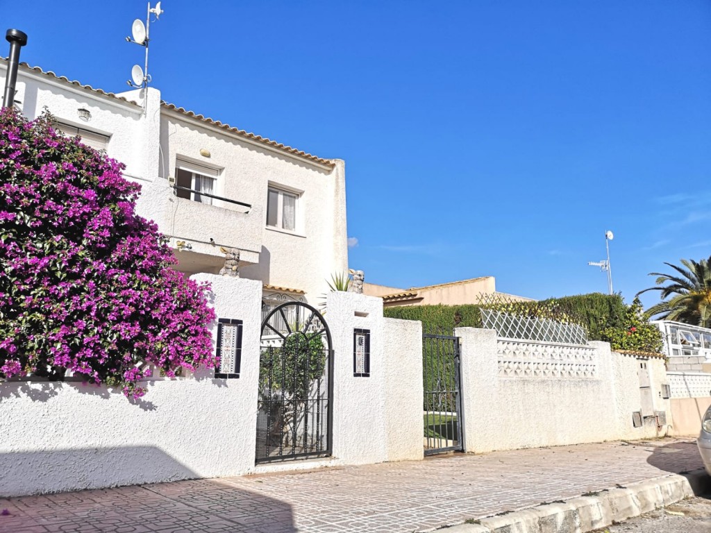 OFFER! South Facing Semi-Detached Villa in La Florida, Playa Flamenca. Ref:ks3659