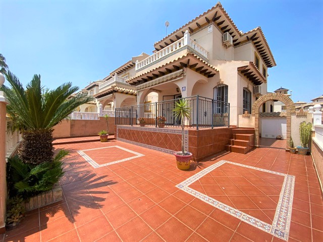 OFFER! South Facing Semi- Detached Villa in Lomas de Cabo Roig. Ref:ks3897