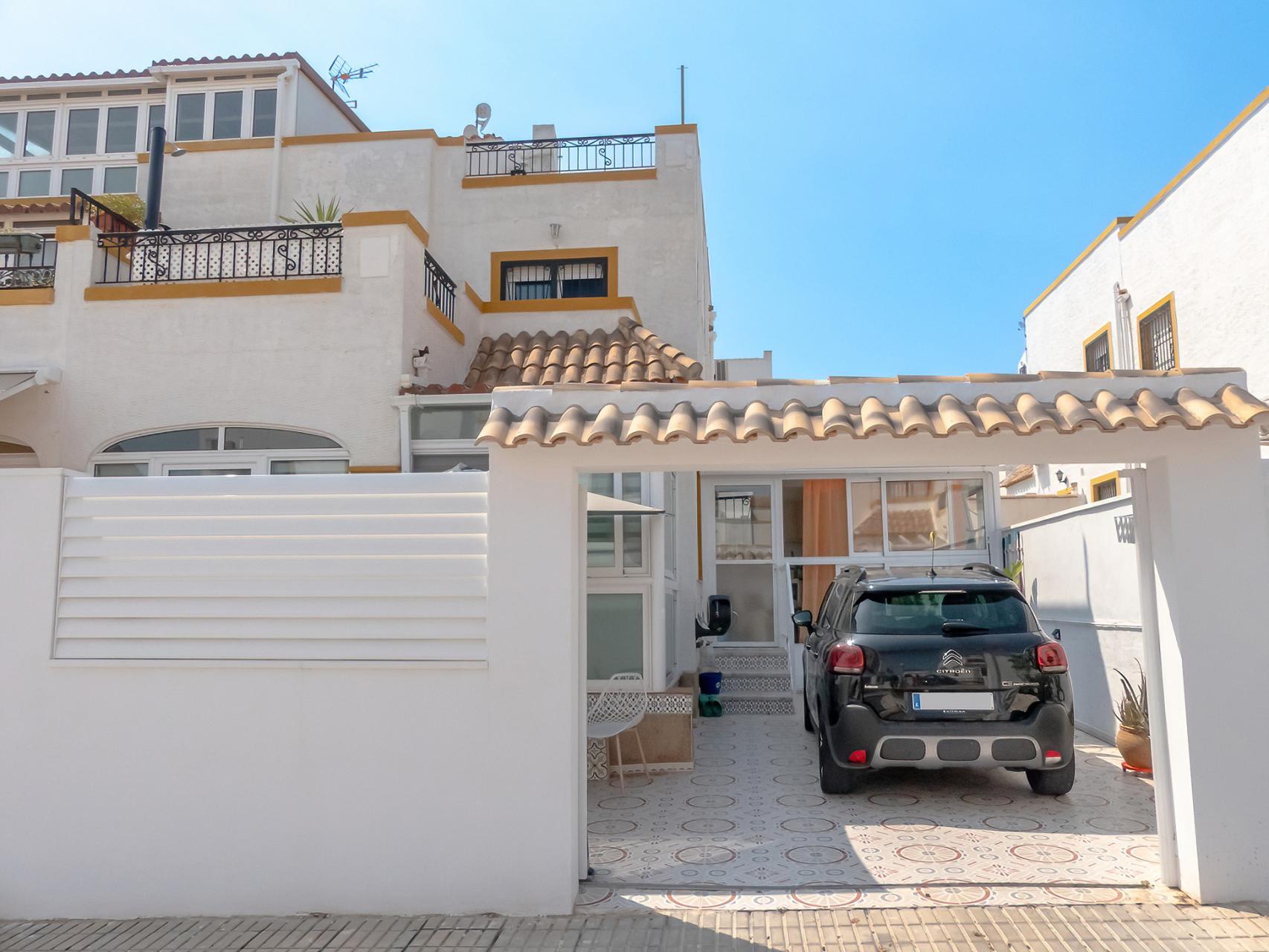 REDUCED! Large Refurbished Quad Villa in Los Altos. Ref:ks3944