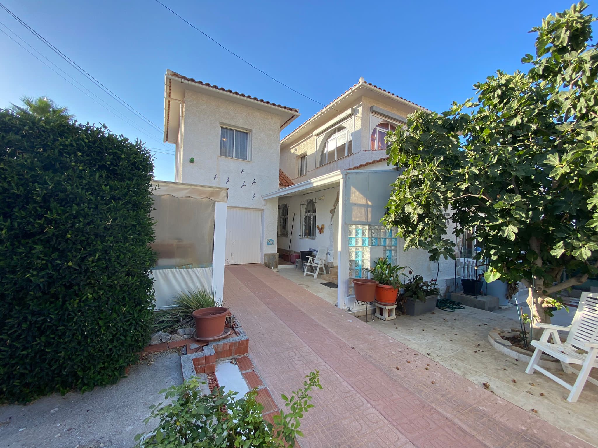 S O L D! 2 Houses Linked Together Sold as One in Villamartin. Ref:ks4019