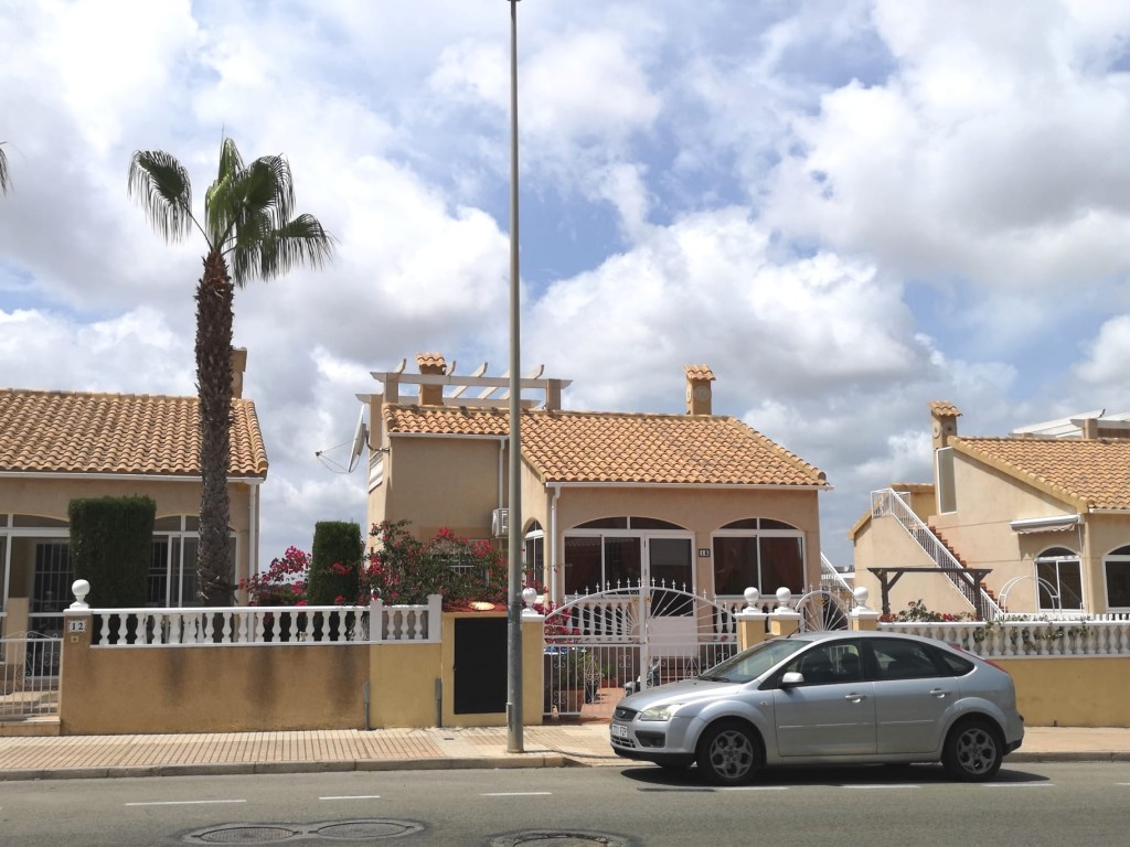 Bargain! Detached Villa with Separated Apartment in Los Altos. Ref:ks4052