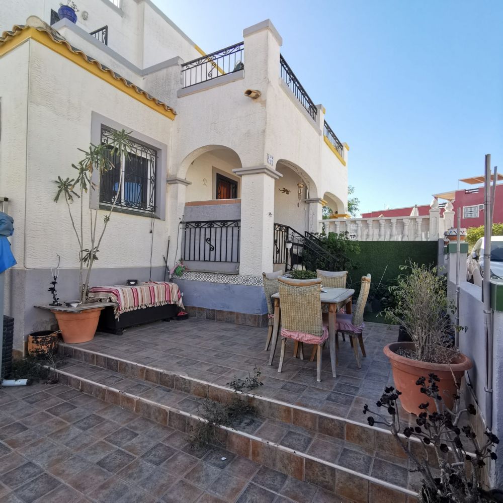 Great Offer! Spacious Semi-Detached Villa in Los Altos. Refks4071