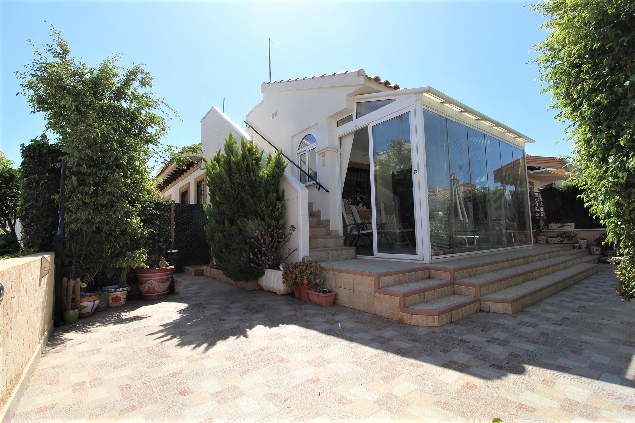 OFFER! South Facing 3 bed Quad Villa in Cabo Roig. Ref:ks4109