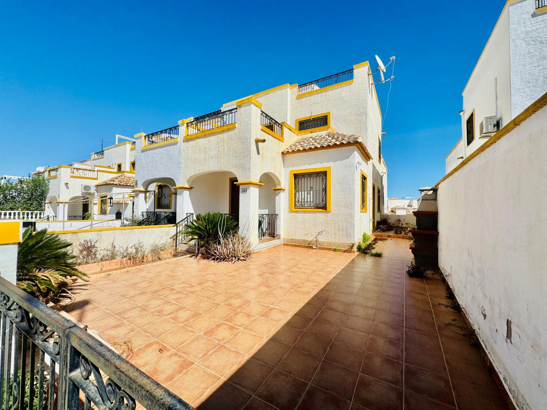 Bargain! Large Quad Villa with Terrace in Los Altos. Ref:ks4209
