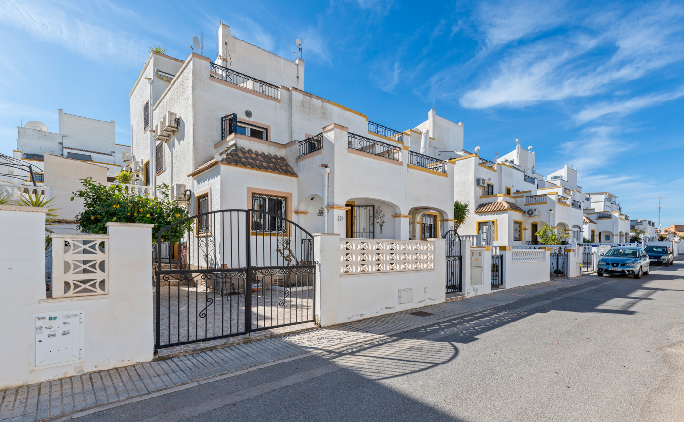 GREAT OFFER! Large Quad Villa in Los Altos. Ref:ks4259