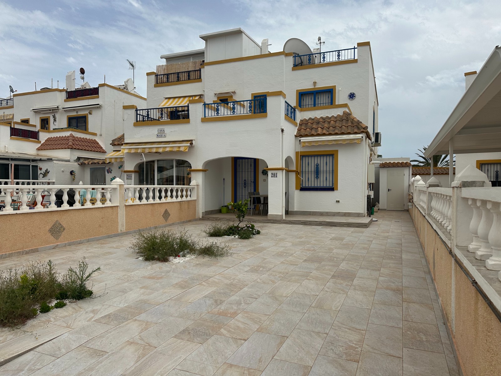 OFFER! Renovate SOUTH Facing Quad with Large Plot in La Florida. Ref:ks4354