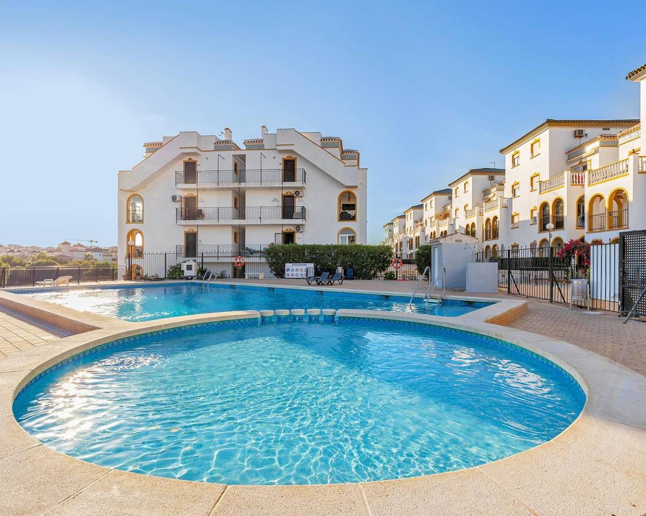 Opportunity! 3 bed Duplex in Heart of La Zenia. Ref:ks4483