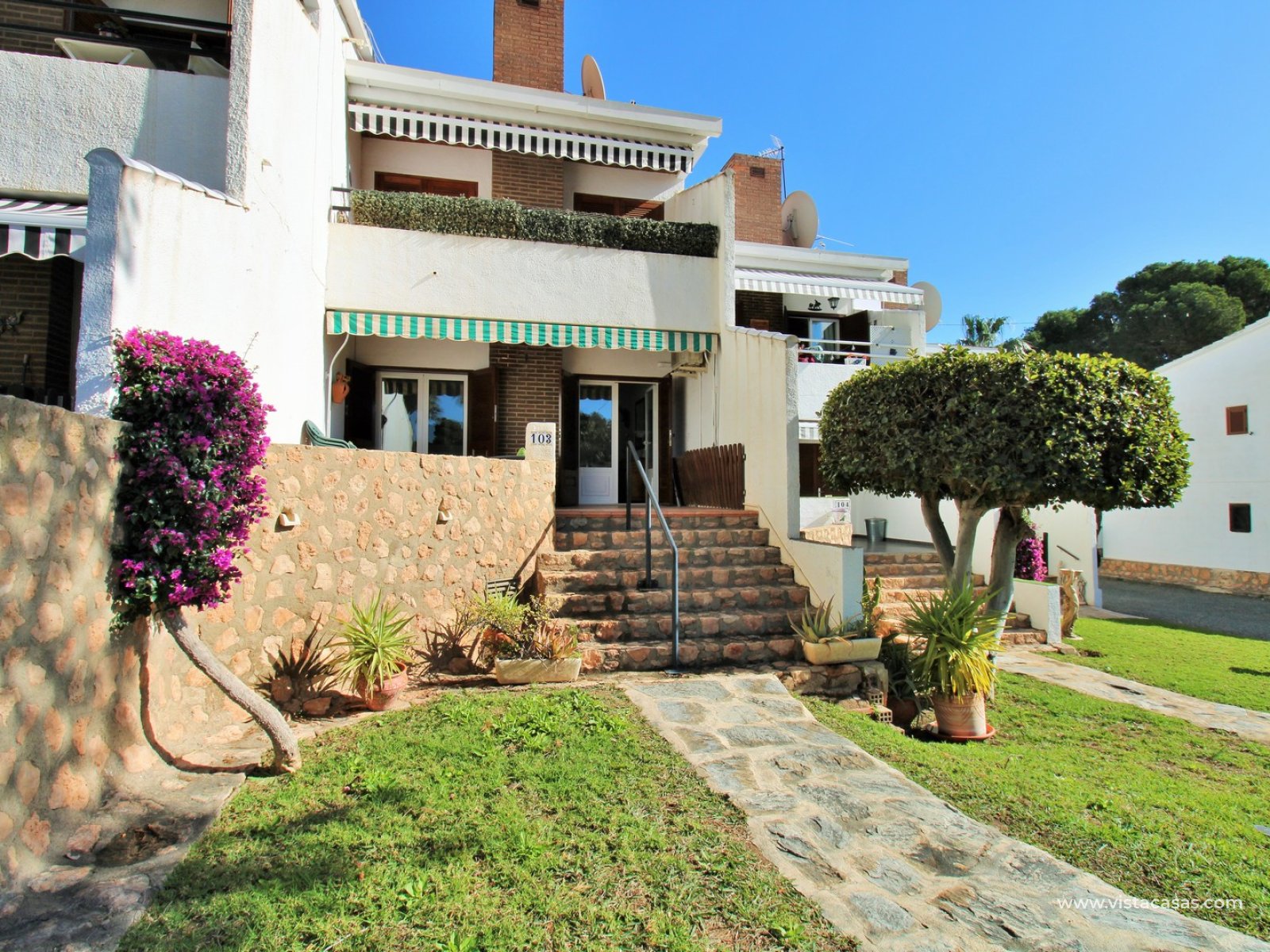 OPPORTUNITY! Ground Floor Bungalow next to Villamartin Golf Entrance. Ref:ks4564