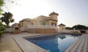Massive 5 bed Villa with Private Pool in Villamartin. Ref:ks3258