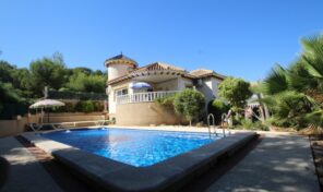Large Villa with Spacious Plot & Private Pool in Villamartin. Ref:ks3468