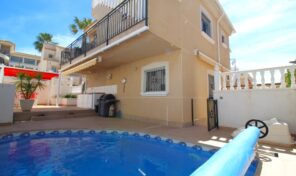 OFFER! South Facing Villa with Separated Apartment, Pool and Garage  in Villamartin. Ref:ks3700