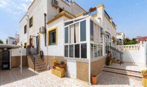 OFFER! Large Corner Quad Villa in Los Altos. Ref:ks3921