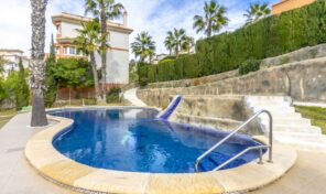 Lux Townhouse with Golf Views and Separated Apartment in Villamartin. Ref:ks4318