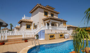 Offer! Large Villa with Separated Apartment and Private Pool in Villamartin. Ref:ks4368