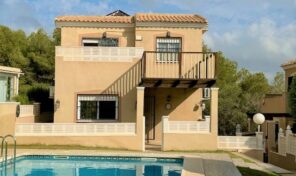 Great Bargain! Detached Villa with Pool Views in Villamartin. Ref.ks4505