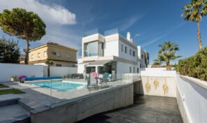 Luxury Large Modern Villa with Pool & Garage in Los Balcones.  Ref:ks4567