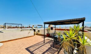 REDUCED! Top Floor Bungalow near the Beach in La Veleta, Torrevieja. Ref:ks4586