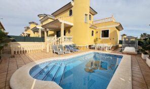 Large Lux Villa with Pool and Garage in Villamartin. Ref:ks4637